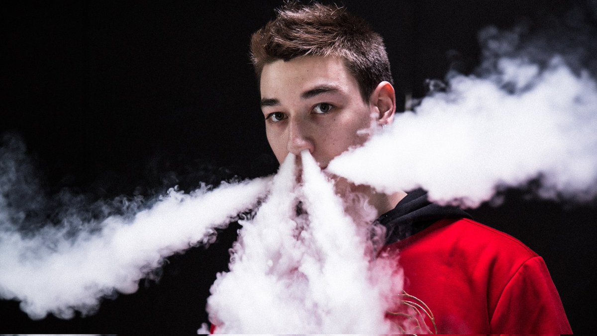 CATFISHEDAPP's tweet photo. Vapings cool but keep it to a minimum.  It's about #her not You. #NFTCommunity #not #tech https://t.co/DqXq4QZt0Z