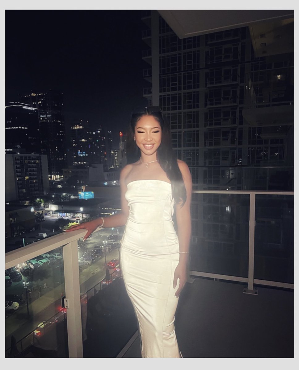 flomighty's tweet image. See you in the city looking all pretty 🤍