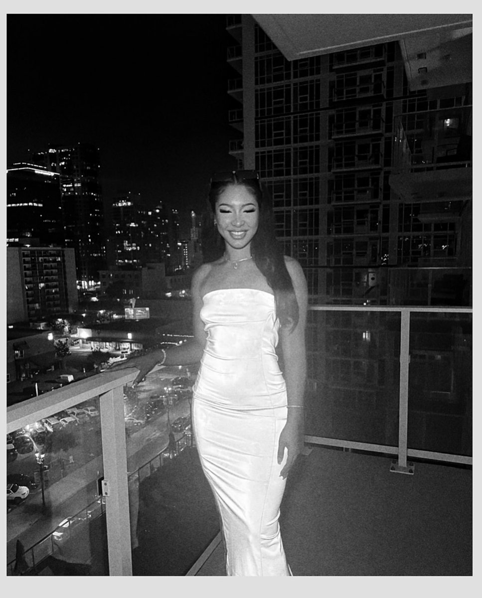 flomighty's tweet image. See you in the city looking all pretty 🤍