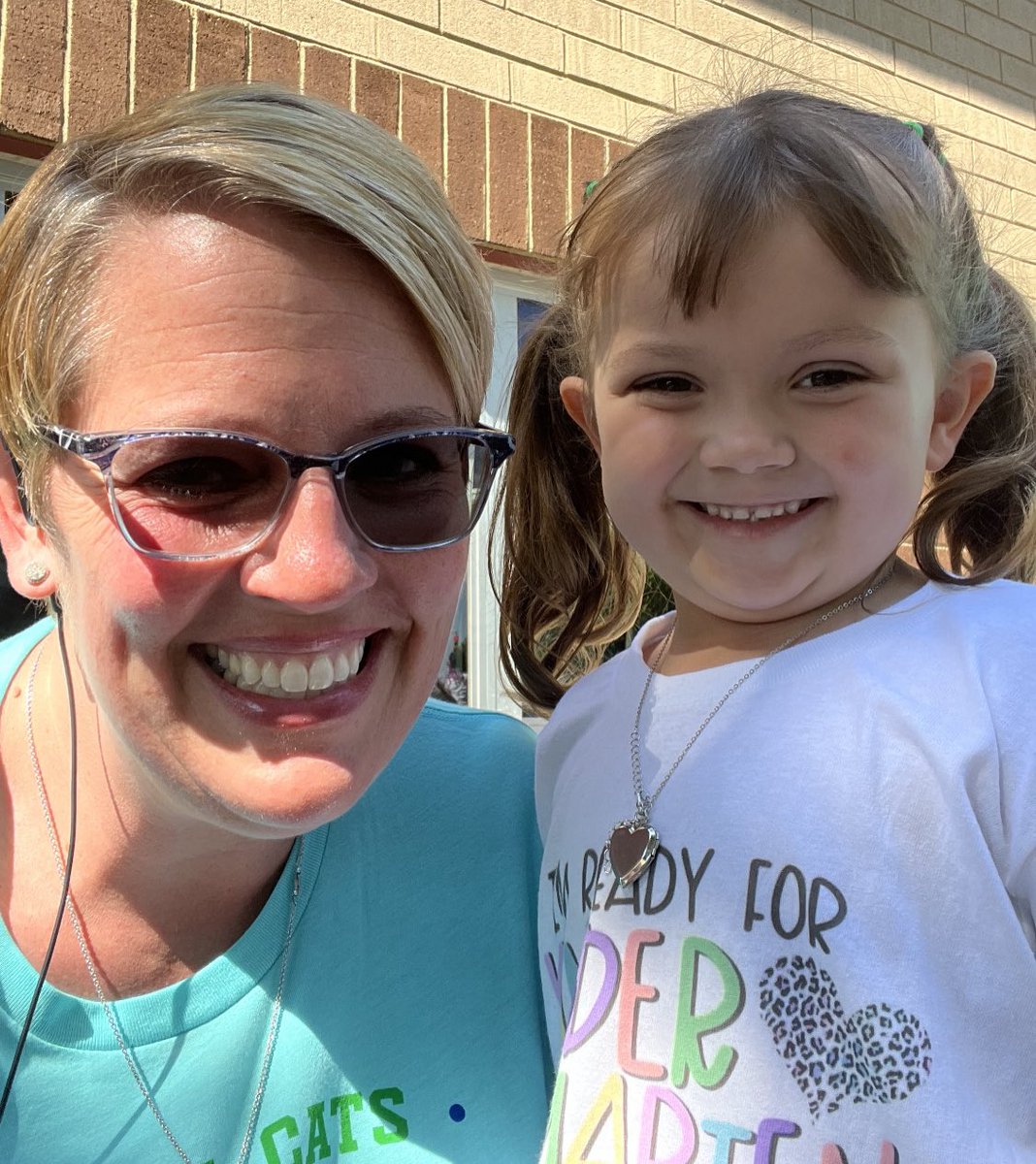 EdisonArts47's tweet photo. We had a great first day of school! GO COOL CATS! #Kindergartencoolcats #onlyatedison https://t.co/tI0qp5ieLJ