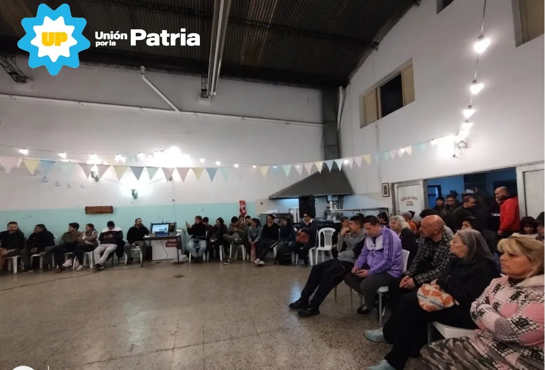 Comando de campaña en la #Comuna8 . La victoria se construye militando ✌️🇦🇷
 #UnionxLaPatria #DefenderALaPatria #LeandroSantoro #SomosLaAlternativa