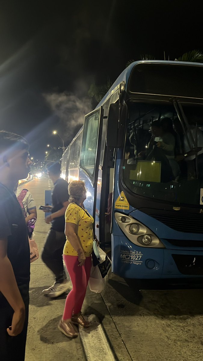 fefagole29's tweet photo. Catretetratripledoble HP @METROCALI, está mierda, cara , mala y con buses viejos https://t.co/PxcMjrzjcS