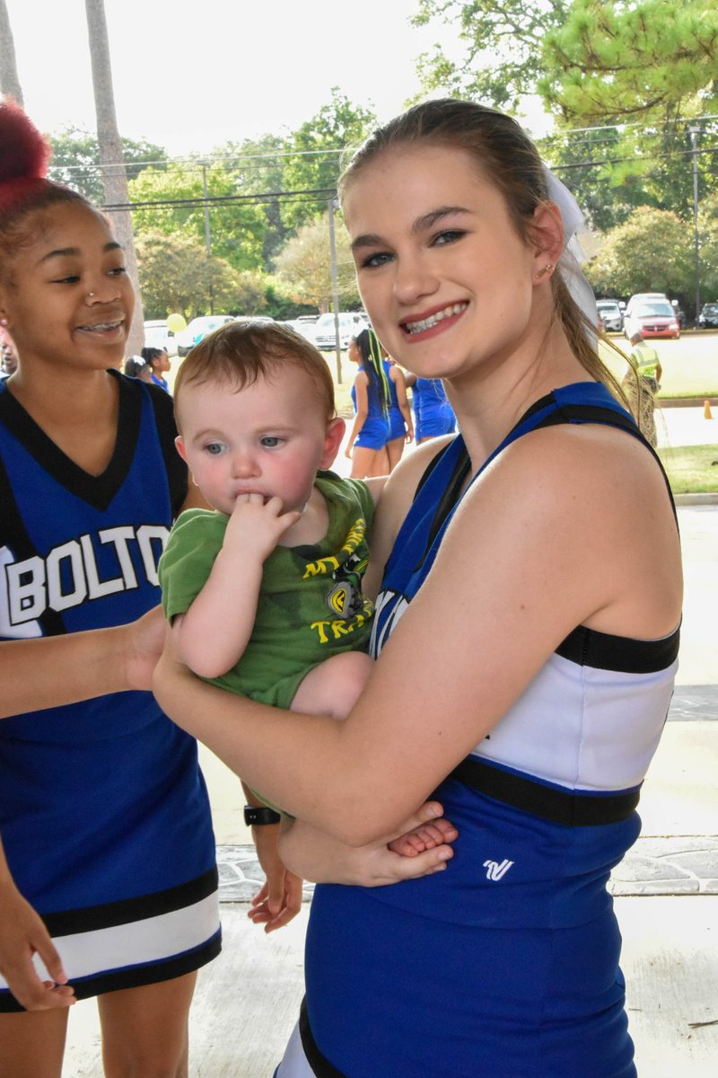 Such a fun time at the Bolton feeder system Back to School Bash!! Are your ready to go back to school ??💙👀 @BhsBears_Sports