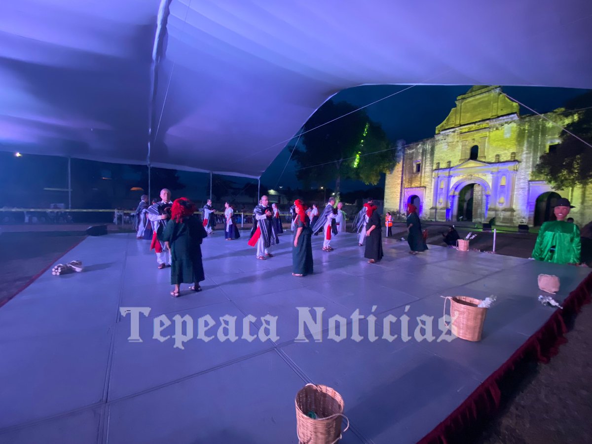 MarcoATlatelpa's tweet photo. El presidente de Tecali de Herrera, Miguel Amador  Báez clausura la feria de la población  y destaca que  su municipio  es de gente buena y trabajadora  ; cierran con broche de oro con la Guelaguetza . https://t.co/dOwLNjFRr2