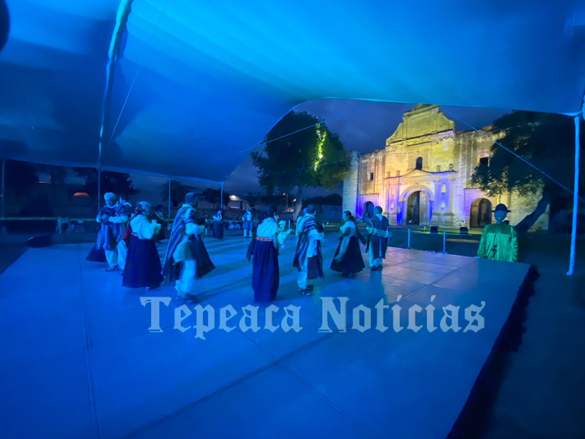 MarcoATlatelpa's tweet photo. El presidente de Tecali de Herrera, Miguel Amador  Báez clausura la feria de la población  y destaca que  su municipio  es de gente buena y trabajadora  ; cierran con broche de oro con la Guelaguetza . https://t.co/dOwLNjFRr2