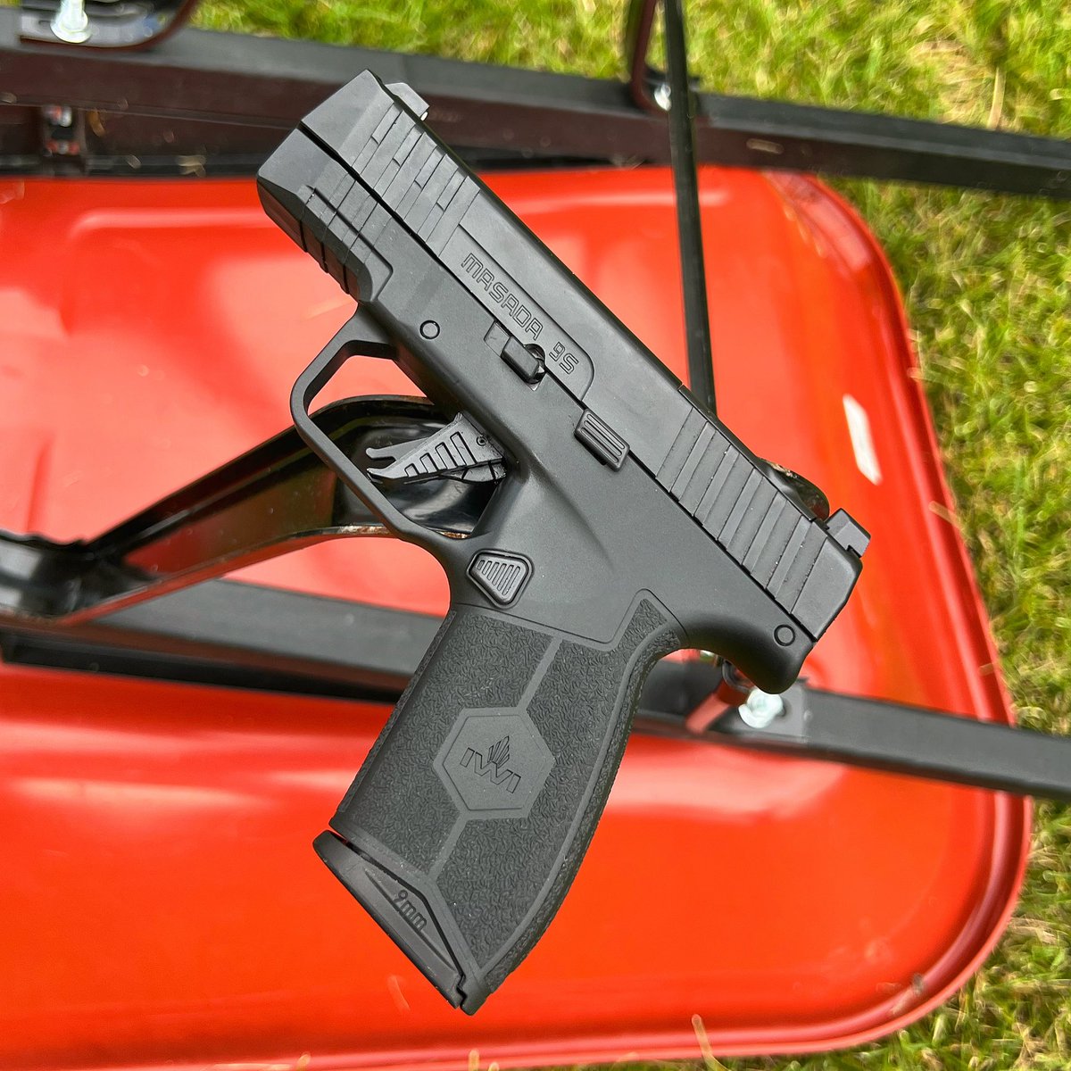 gunmadeHQ's tweet photo. The Masada Slim has been 100% reliable through our first couple hundred rounds.
Stay tuned to see the final review coming soon!
#iwi #iwiusa #iwius #iwimasada #firearmphotography #9mm #gunmade @IWIUS https://t.co/5OxQFk94Nd