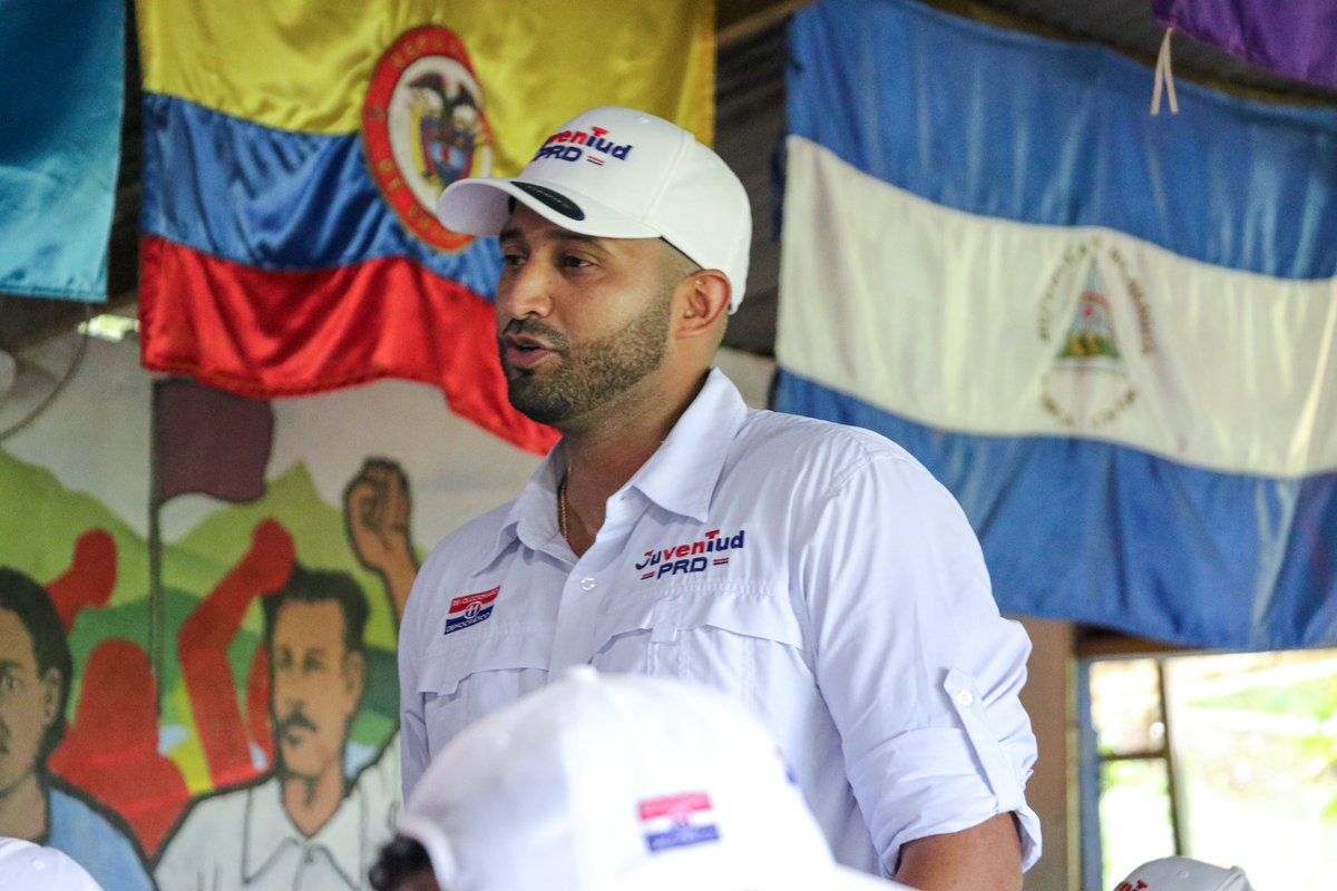 juventud11_'s tweet photo. En el marco del 3er Consejo Nacional Directivo junto con el Secretariado Nacional nos reunimos con nuestro candidato presidencial @gabycarrizoj .
Juntos, construiremos un futuro con oportunidades para todos y todas. 💪🏻
#JuventudPRD 🇵🇦 https://t.co/iBp4mV2uvE