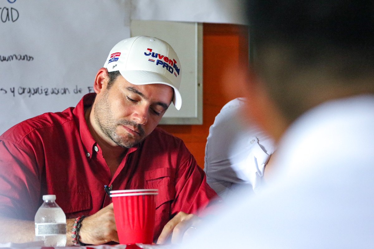juventud11_'s tweet photo. En el marco del 3er Consejo Nacional Directivo junto con el Secretariado Nacional nos reunimos con nuestro candidato presidencial @gabycarrizoj .
Juntos, construiremos un futuro con oportunidades para todos y todas. 💪🏻
#JuventudPRD 🇵🇦 https://t.co/iBp4mV2uvE