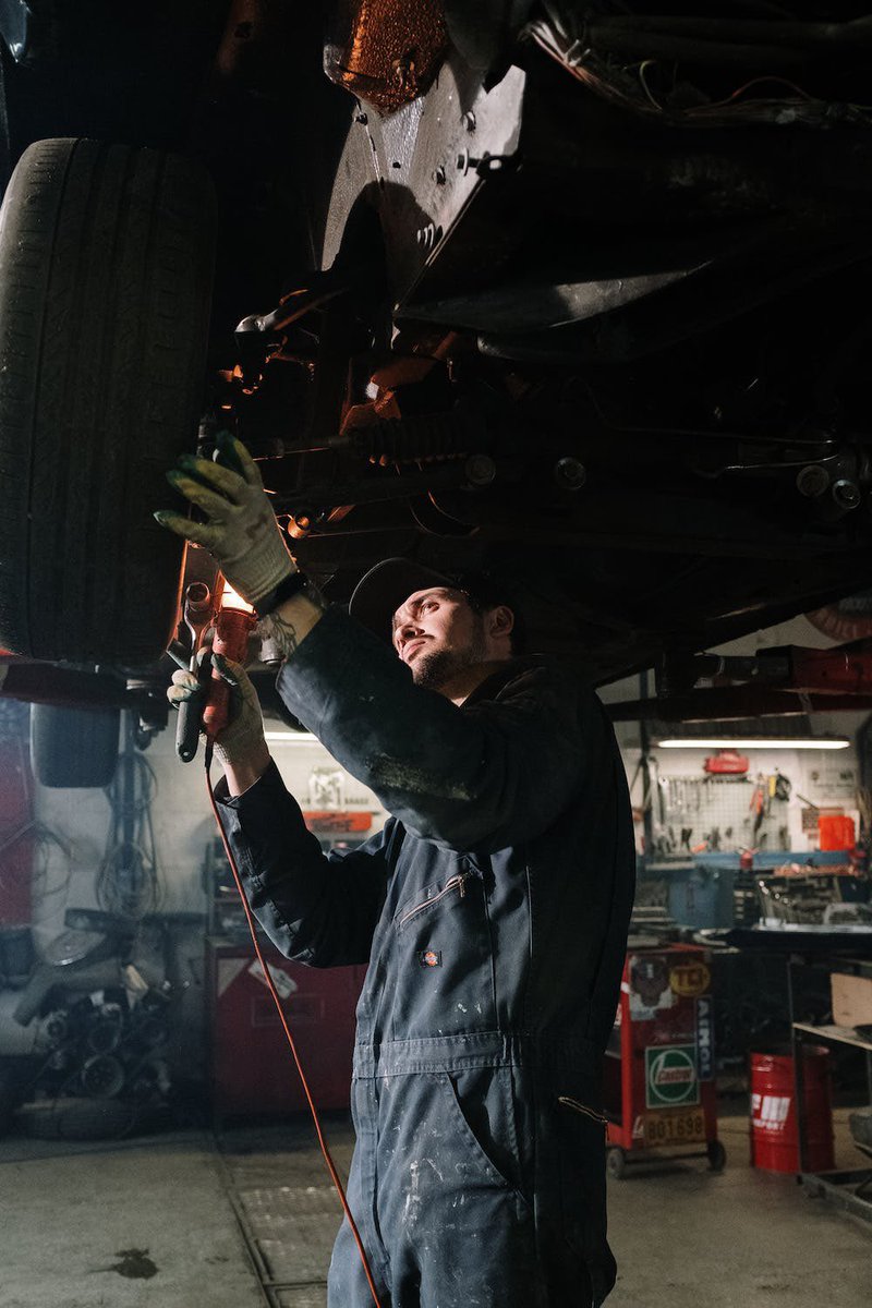 sin45116's tweet photo. Looking to enhance your driving experience? 🚀🛣️ Our expert mechanics will share their top tips on car maintenance and performance. Tune in for a smoother ride! #CarCare https://t.co/mAYqPXx9Jn