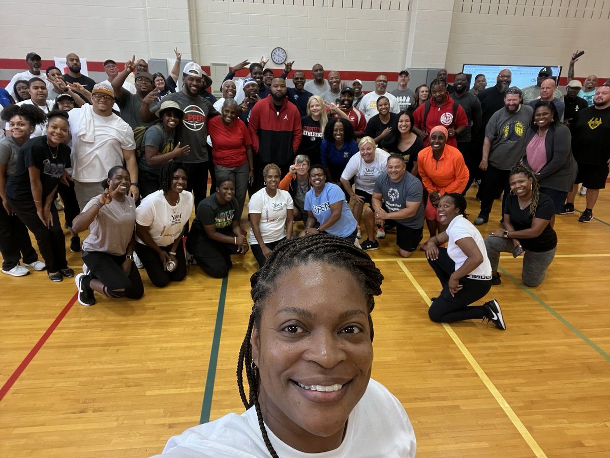 AliefWellness's tweet photo. We are Alief ISD Physical Educators!!! @lporterPE #MissionPossible #Educatorsonthemove #movementmakers https://t.co/lkKrbqym4q