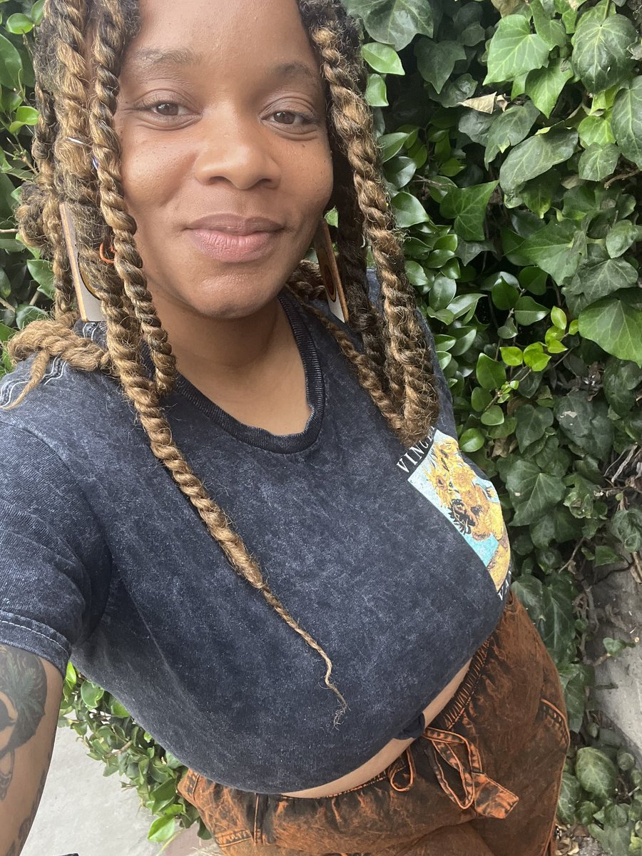 rhondajan3life's tweet image. Breaking in these 8 1/2s. @UnderArmour 🫡😤 👟 🏃🏾‍♀️ 🎯 #TargetRun snagging my final 2 miles for July to meet my 50 mile goal 🏆