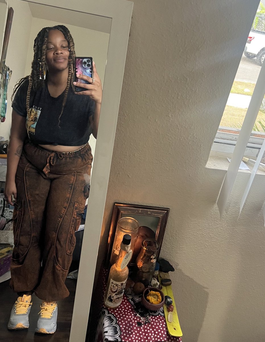 rhondajan3life's tweet image. Breaking in these 8 1/2s. @UnderArmour 🫡😤 👟 🏃🏾‍♀️ 🎯 #TargetRun snagging my final 2 miles for July to meet my 50 mile goal 🏆