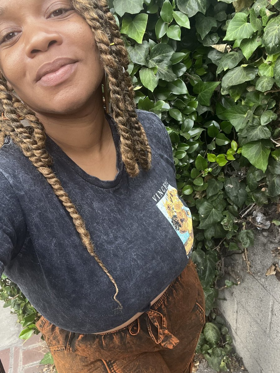 rhondajan3life's tweet image. Breaking in these 8 1/2s. @UnderArmour 🫡😤 👟 🏃🏾‍♀️ 🎯 #TargetRun snagging my final 2 miles for July to meet my 50 mile goal 🏆