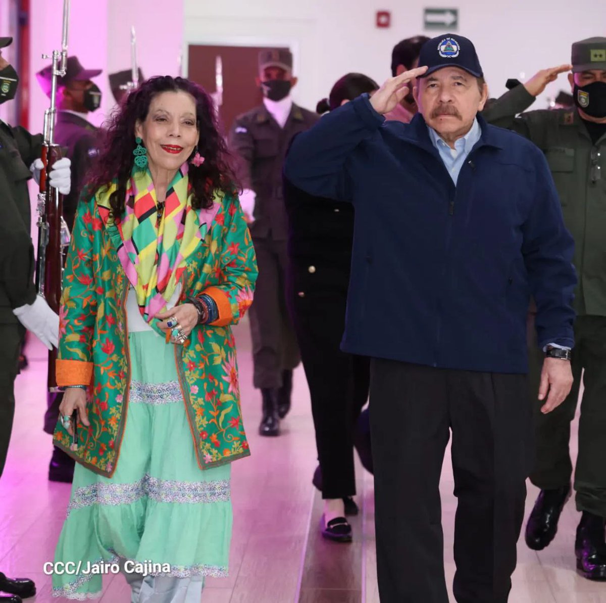 #Nicaragua Acto del 44 aniversario de la fundación de la Fuerza Aérea del Ejército de Nicaragua, presidido por nuestro Comandante Daniel y la Cra. Rosario Murillo. 🔴⚫🛩️🚁

#UnidosEnVictorias