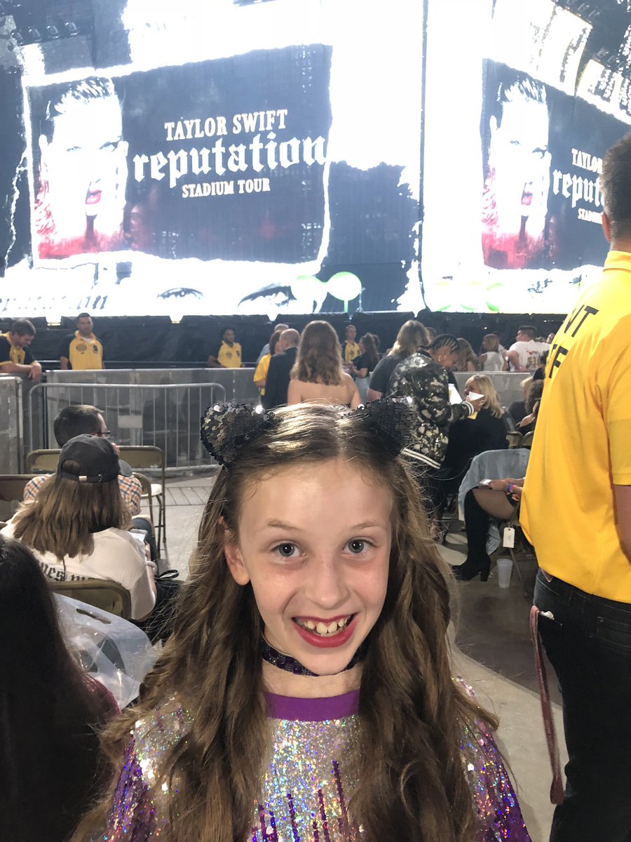 STL_Amy_W's tweet photo. Taylor - Thank you for being such an amazing role model to my MiniSwiftie!  We love you!💕
Scott Swift - Thank you for your kindness in accepting the book that was in the making for years…&amp; the guitar picks! So many happy tears!❤️@taylornation13 @taylorswift13 https://t.co/1p0RXzAtNQ