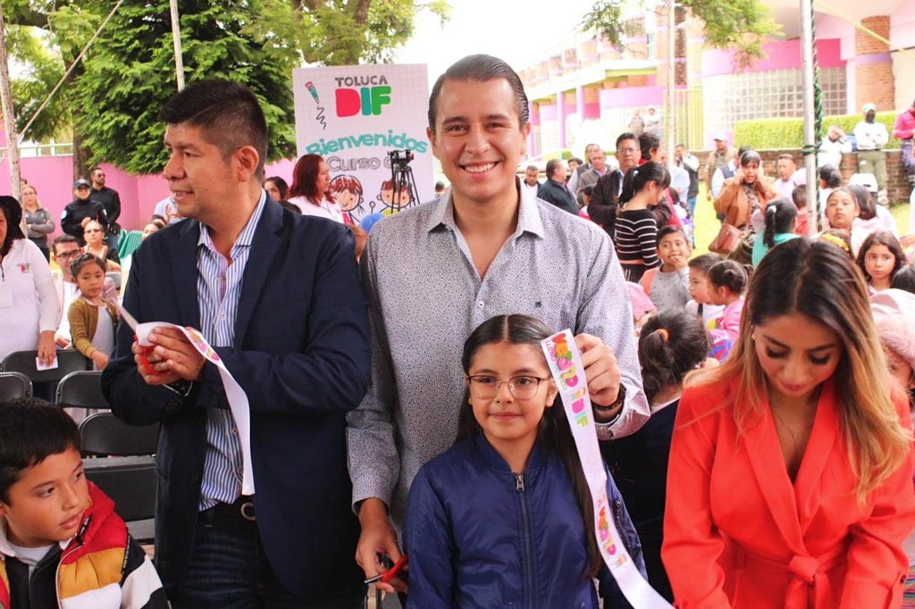 RayMartinezZen's tweet photo. 🏖️ Hoy comenzamos con mucho entusiasmo el Curso de Verano del @DIFToluca para dar la bienvenida a todas las niñas y niños, donde estamos listos para recibirlos en un espacio seguro, donde podrán jugar, aprender, crear y divertirse. 👧🏻🧒🏻

¡Aún tenemos inscripciones abiertas! ☀️ https://t.co/TE9y6V1qje