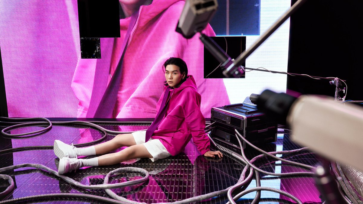 _AGUSTDl's tweet photo. Maison Valentino Essentials comes to the forefront through a special campaign with GQMagazine. In a behind the scenes preview, me becomes a symbol of empathy and connection, captured in new-in looks. https://t.co/t0NMa3m5Oh