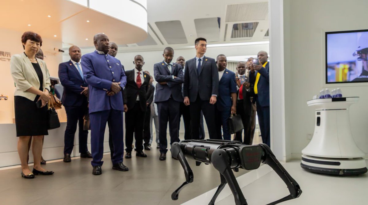 RTNBurundi's tweet photo. En mission officielle dans la ville de #Changhai, le Président @GeneralNeva a visité lundi 3 sites dont le Centre d'expérience de l'intelligence artifficielle, le Centre de recherche de @Huawei à #Shangai et le site mémorial du 1er congrès national du parti communiste chinois. https://t.co/7ICabXspZX