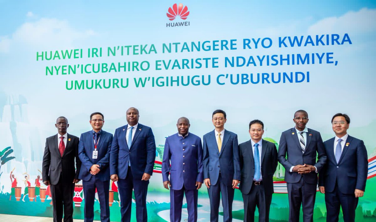 RTNBurundi's tweet photo. En mission officielle dans la ville de #Changhai, le Président @GeneralNeva a visité lundi 3 sites dont le Centre d'expérience de l'intelligence artifficielle, le Centre de recherche de @Huawei à #Shangai et le site mémorial du 1er congrès national du parti communiste chinois. https://t.co/7ICabXspZX