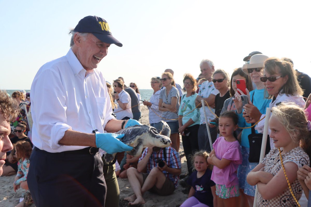 Ed Markey tweet media