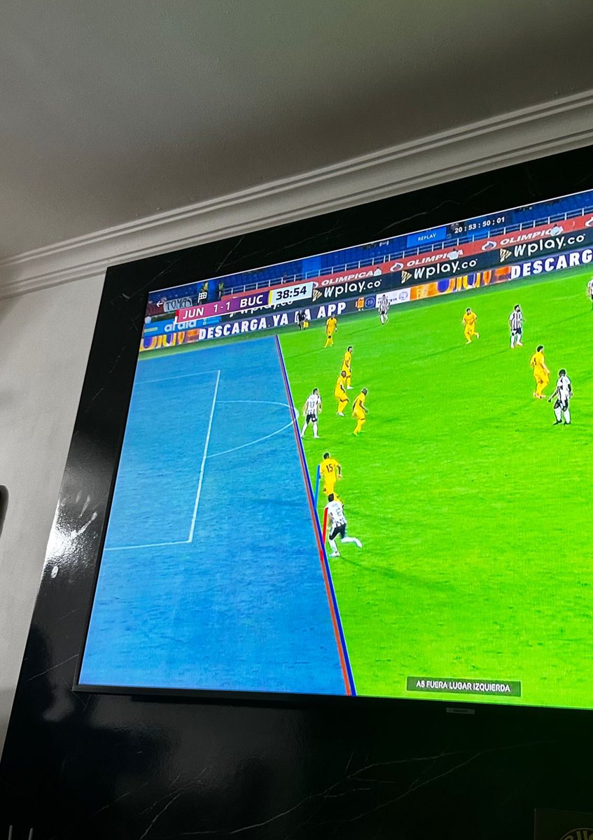 Estas líneas están es Diagonal… El Var de Colombia da es pena!!  Jajaja!

(Ojo que si estaba adelantando)
