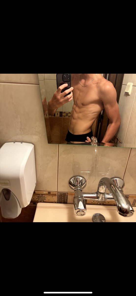 Vikzarr's tweet photo. Been lovin the gym lately
*Day 1* bulk
13 years old https://t.co/WeLsMk9l6q