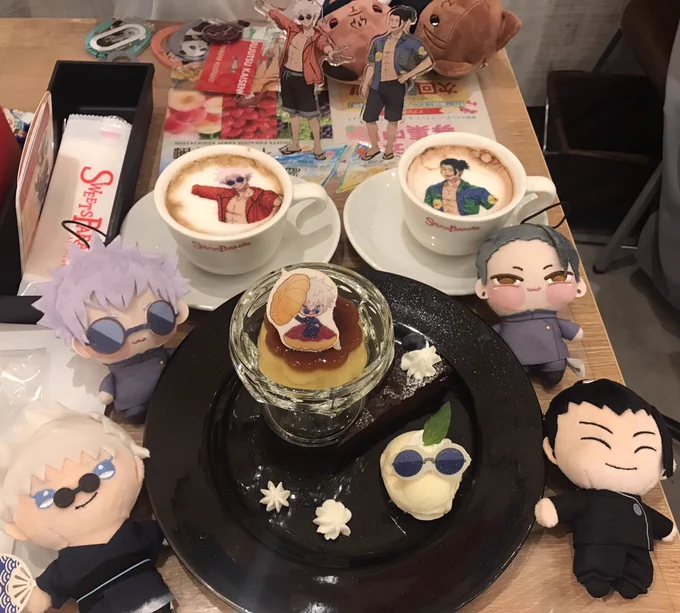 さとるの席だー!!!推しを見ながら食う飯は美味い そうなんよ。。。私呪展もすぐるだし。。。まさかのランチョンマット、コースター、ポストカードすぐる