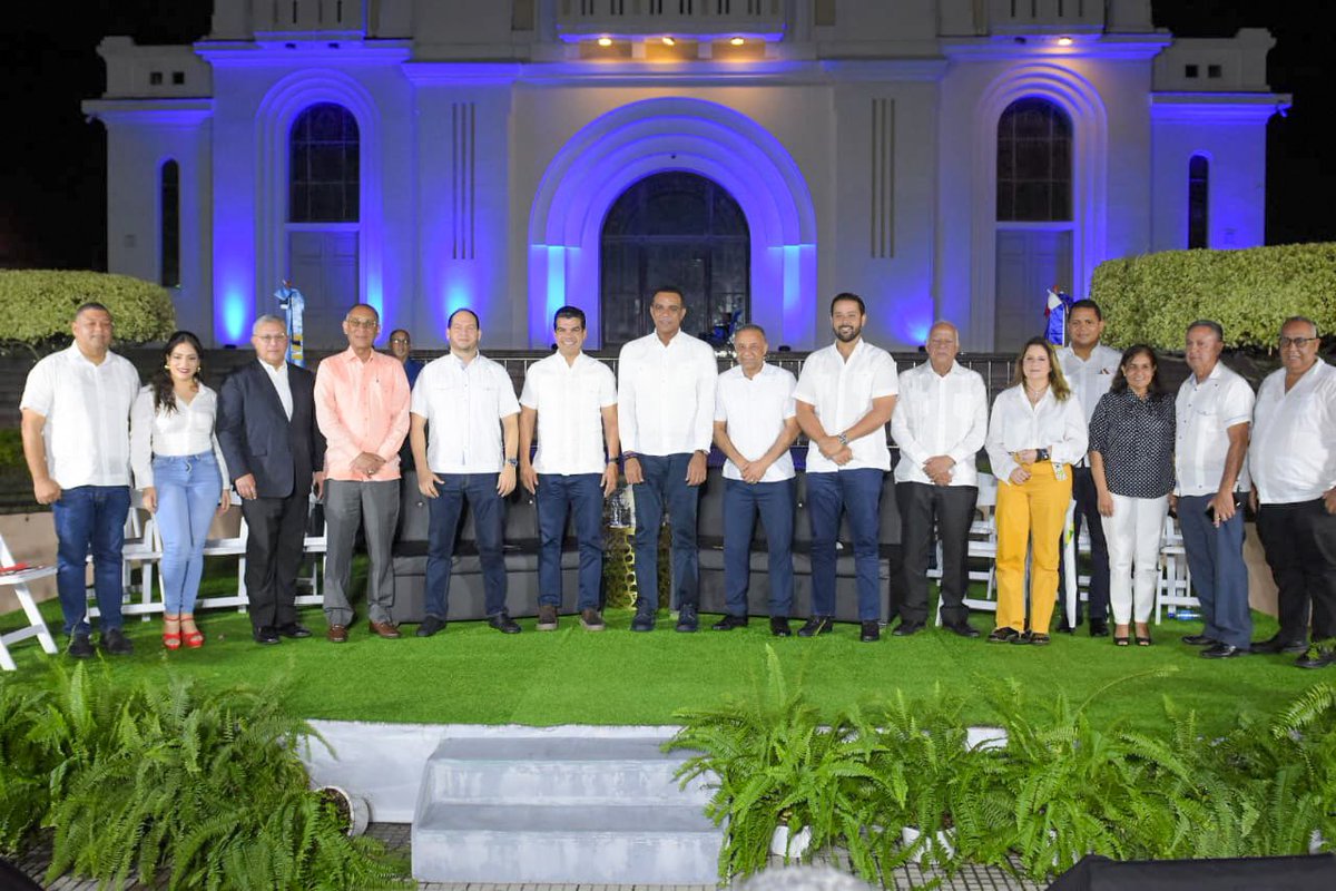 warnaudbisono's tweet photo. Junto a @coraamoca y las autoridades de Espaillat, presentamos el proyecto de mejora de agua potable y saneamiento.💧

Con una inversión de 2,000 millones, financiada por el banco mundial, iniciaremos la rehabilitación del alcantarillado sanitario y saneamiento del río Moca.📍 https://t.co/0dn7O2nm9u