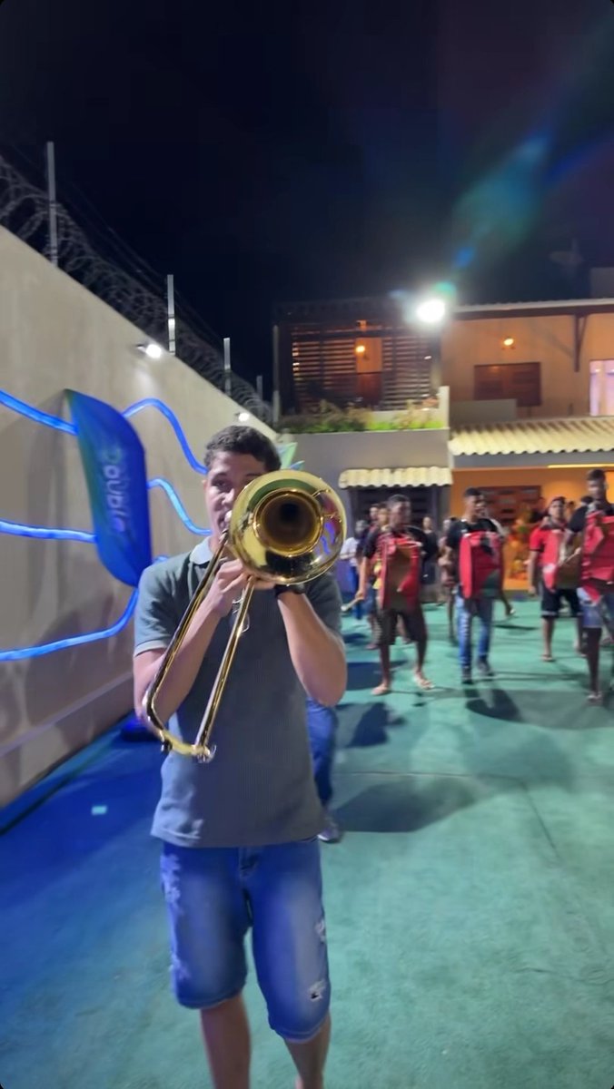 sarahfernandabr's tweet photo. A energia caótica, apocalíptica que só meu nordeste tem...Iniciado agosto as bandas marciais das escolas andam pelas ruas,vão de casa em casa treinando pro 7 de setembro.
#AmoNordeste. https://t.co/t7yfIXNi7j