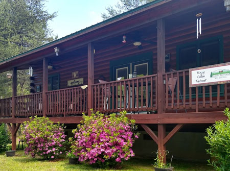KozyCabin's tweet photo. Not a #Hotel Room, You get the entire cabin! 
Room for everyone! Sleeps 6
Reserve Kozy Cabin Retreat for your #FallGetaway now at https://t.co/wduVmOGJIP

Living room, dining room, full kitchen, 2 bedrooms 2 baths and outside deck. https://t.co/Sz82f4YSJj