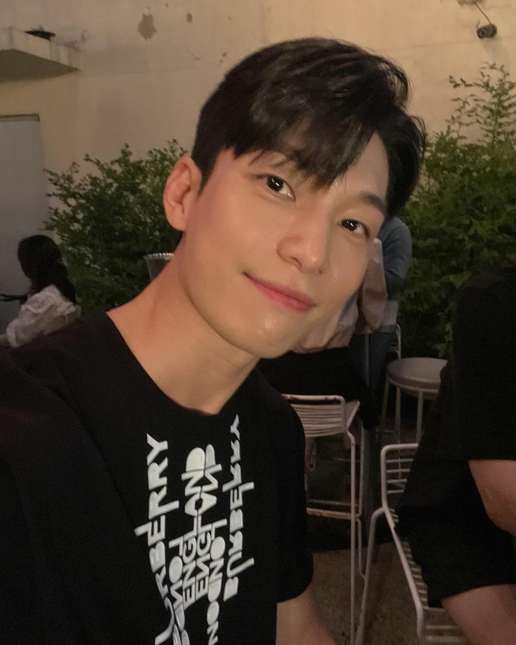 jwdrams's tweet photo. diga um ator/atriz que nasceu para o papel:

wi ha joon como o K https://t.co/1zrBs5auMs
