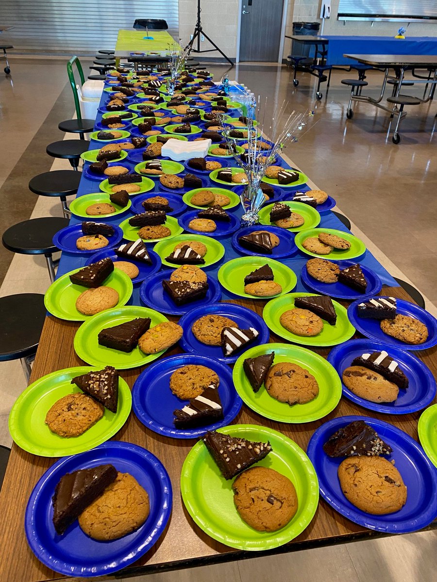 PTO welcomed back all staff with a lunch today. Delicious!! We also gave out a small goodie bag of school supplies from our BTS supply drive.
Wishing you a joyous, exciting, meaningful year! Welcome to the Pack!💙💚
#gratefulforyou