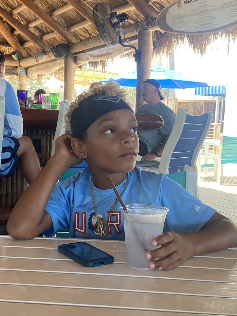 Ktime42's tweet photo. Sitting here on my 10th birthday thinking about how great a year itโs gonna be. #classof32 #bigkickenergy #dreambig #nil https://t.co/1n2YzjQLVv