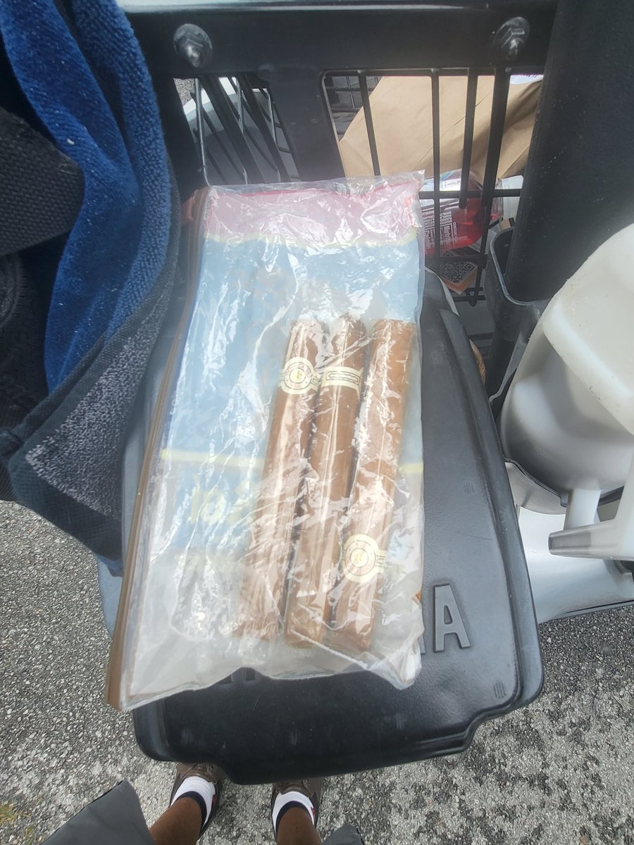 mikelsevere's tweet photo. Playing at the #SwingforKids event today. I wasn't sure the last time I played. I found a card and these cigars from April of 2015. @partner4kids @TheJet_Award #longdayahead https://t.co/7OX4YmzPlK