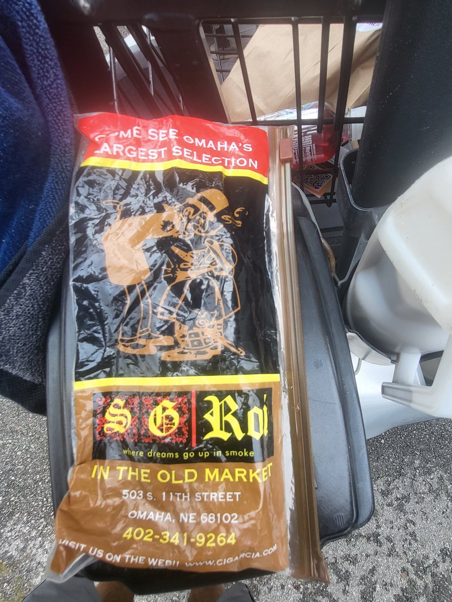 mikelsevere's tweet photo. Playing at the #SwingforKids event today. I wasn't sure the last time I played. I found a card and these cigars from April of 2015. @partner4kids @TheJet_Award #longdayahead https://t.co/7OX4YmzPlK