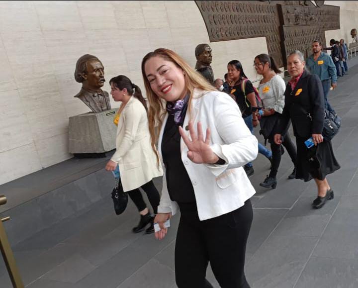 👉 Es un gusto para mí, recibir a mis amigos y vecinos que nos acompañaron al foro del "Día Mundial Contra la Trata de Personas". ✅ Recorrimos el recinto legislativo de San Lázaro. Un recinto histórico, que me alegra haber podido invitarlos a conocer.

#MariselaGarduñoVa🙋🏼‍♀️