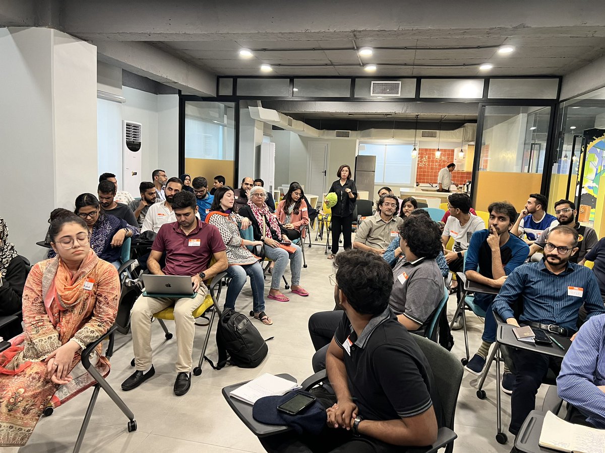 Katalyst Labs &  IBA_CS&M collaborated with @CodeforPakistan to host Guftugu in Karachi. The room at @LabsKatalyst was full of civic innovators and enthusiasts & a few Govt reps who not only listened to Sheba Najmi’s vision for CfP but also contributed greatly to the discussion.