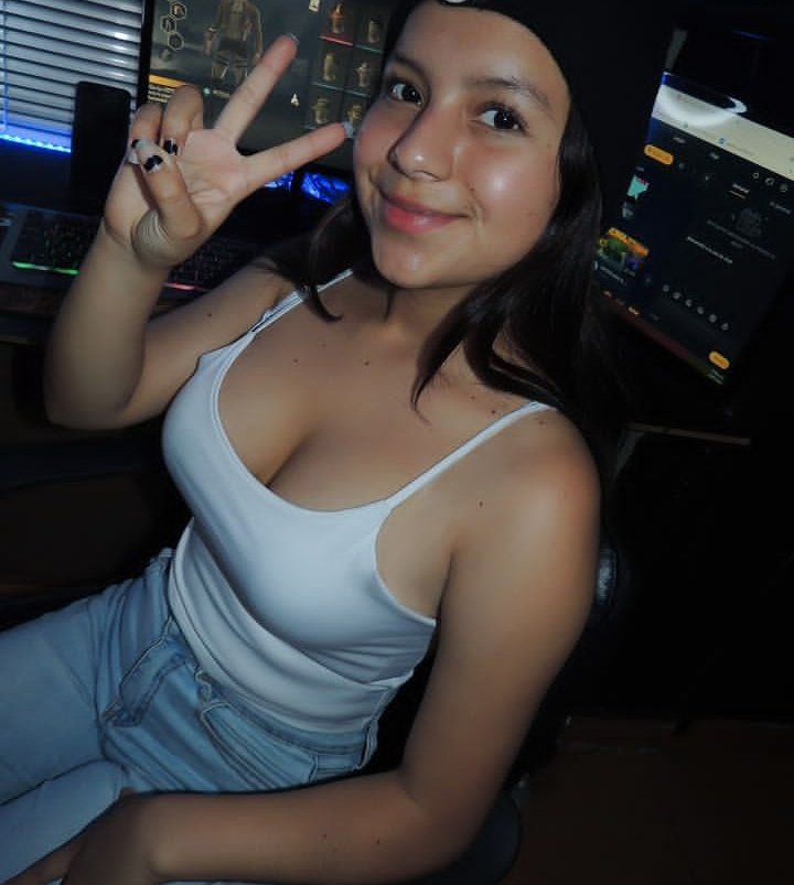 karen9247541900's tweet photo. Quieren ver a mis amiguitas🤤🤤 si mi foto llega a 2000 RT subo foto desnuda😘❤️ https://t.co/ztMGnZvRwF