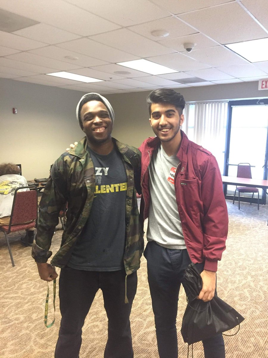 thanksgivingDLL's tweet photo. Took a pic with me too https://t.co/ledxsYPbAA