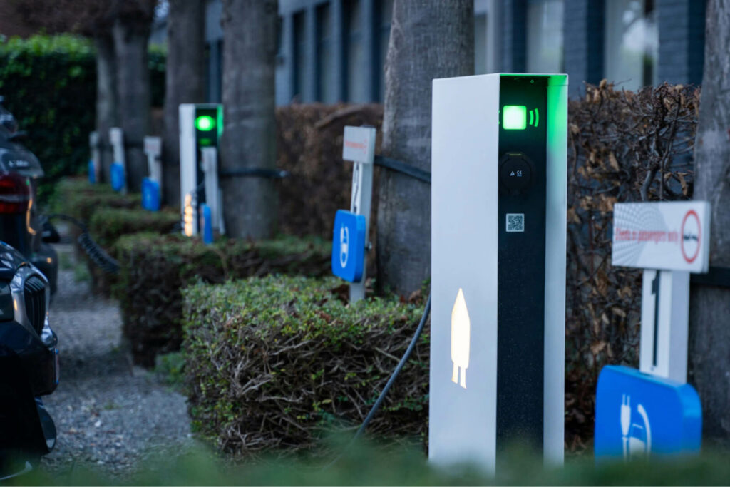 VistaPower's tweet photo. Interested in installing electric vehicle charging as a charge point operator, generating revenue, and attracting more people to your business?

https://t.co/Xif980vJGd 

 #electricvehicle #generaterevenue #chargingnetwork #evcharging #smappee #chargefox https://t.co/1jgGie8VHL