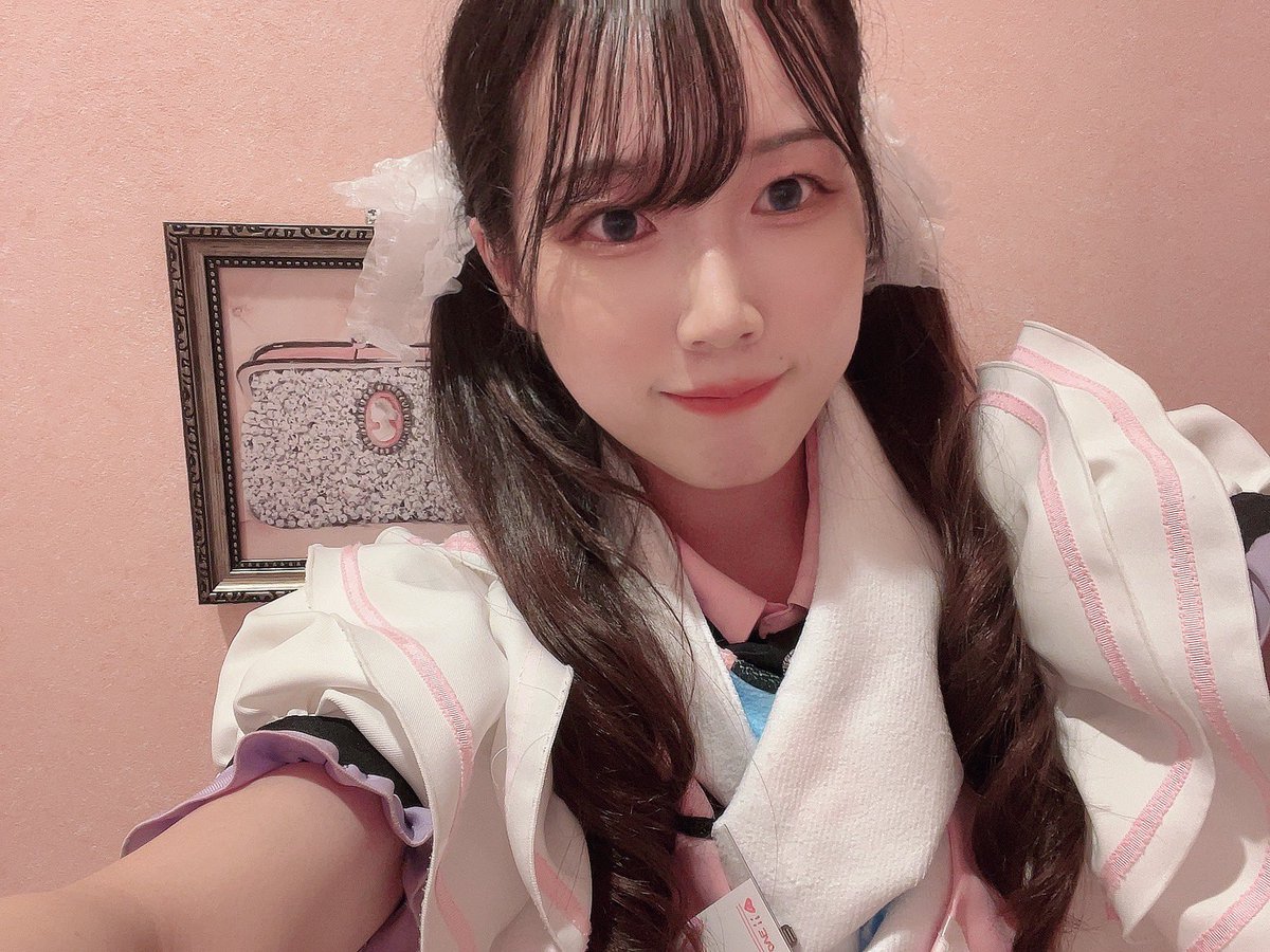 omiyuchiyeei's tweet photo. 前世のお客さん呼ばずに（1.2人は不可抗力です許して）新しいお店で自分はどのくらいやれるんだろうって挑戦の気持ちで入ったのがのーぶらんど��した！
2ヶ月と言う短い期間でしたが、私は自分の想像以上にとても満たされました！
みんなの優しさにありがとうです https://t.co/IFnF5v5wMW