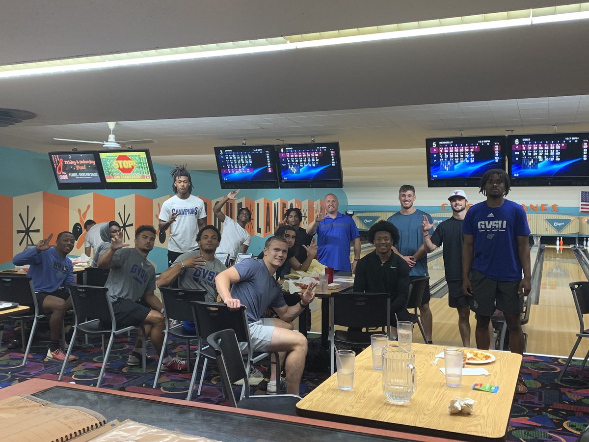 CoachPostmaGV's tweet photo. Nice night out with the #IslandBoyz Looking forward to this yr! ❤️ these guys. #WAWG #RIPRED https://t.co/JKjrh82XQG