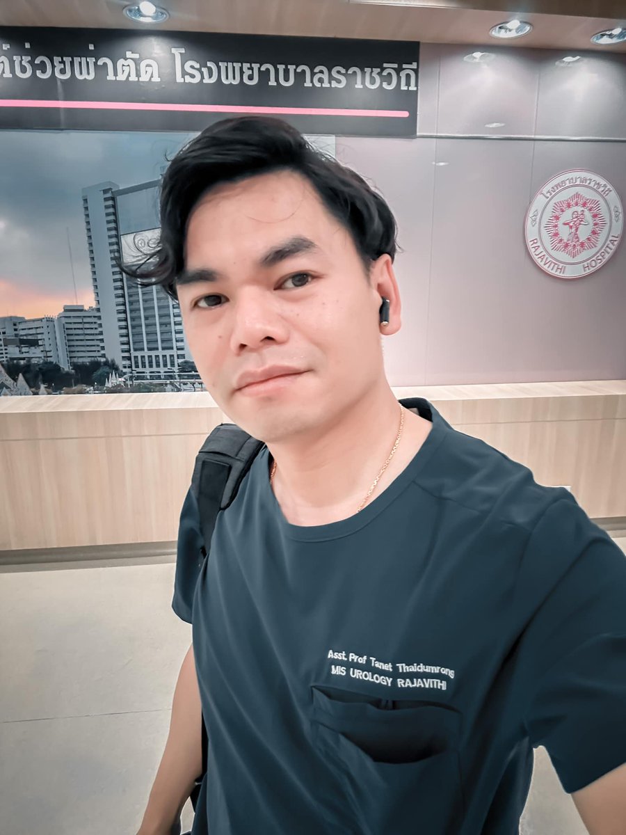 nnthotnews's tweet photo. นพ.ธเนศ ไทยดำรงค์ โรงพยาบาลราชวิถี โพสต์ ความสำเร็จในการใช้หุ่นยนต์ช่วยผ่าตัดก้อนเนื้องอกที่ไต และกลับมาทำงานเป็นปกติได้อย่างรวดเร็ว  ใช้เวลาผ่าตัด 2.5ชั่วโมง เสียเลือด 80 cc #ผ่าตัด #ไต https://t.co/QcLZD6kDar