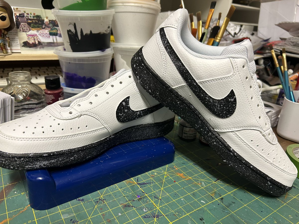tanyamoes's tweet photo. Before and after   #Nike #paintfun #custom @tanyahandcreate https://t.co/Pjbdd419jb