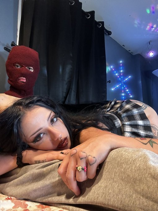 Sexy &amp; Mysterious 😉 Roleplay scenes are the best. Come watch us do them at the link below 👇@Denacious_D<a href="/tag/stripchat"class="tags"><span>#stripchat</span></a><a href="/tag/stripchatlive"class="tags"><span>#stripchatlive</span></a>