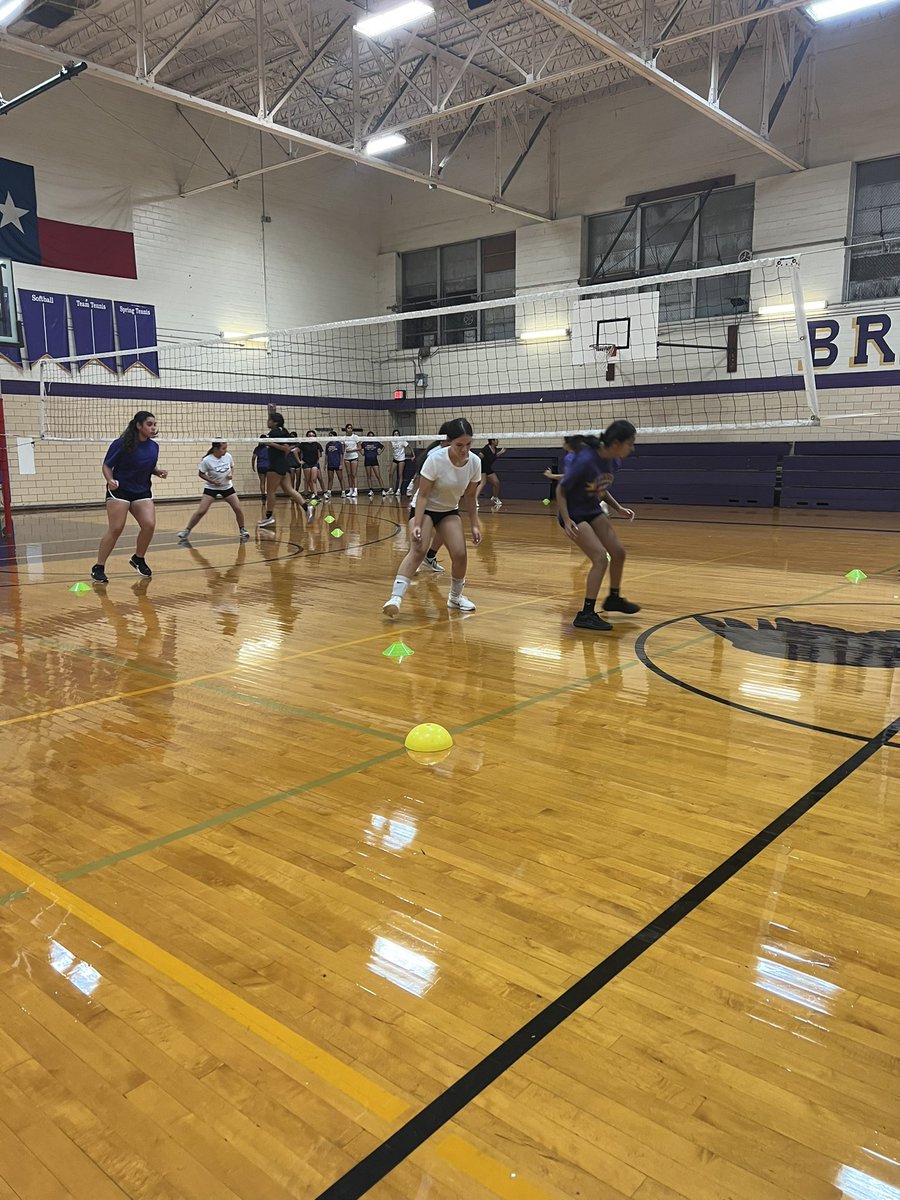 CoachVega3's tweet photo. Day 1 as a Head Volleyball Coach is in the books! Such a good turnout at tryouts and the girls came in ready to work. We’re just getting started but I can’t wait to see the progress we make as a program down the line. #ALLIN #TheNest #BrackFamilia #BrackVolleyball @SAISDBrackHS https://t.co/NMihFncPKQ