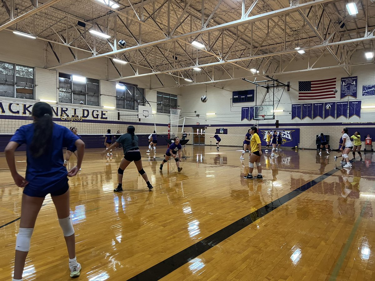CoachVega3's tweet photo. Day 1 as a Head Volleyball Coach is in the books! Such a good turnout at tryouts and the girls came in ready to work. We’re just getting started but I can’t wait to see the progress we make as a program down the line. #ALLIN #TheNest #BrackFamilia #BrackVolleyball @SAISDBrackHS https://t.co/NMihFncPKQ