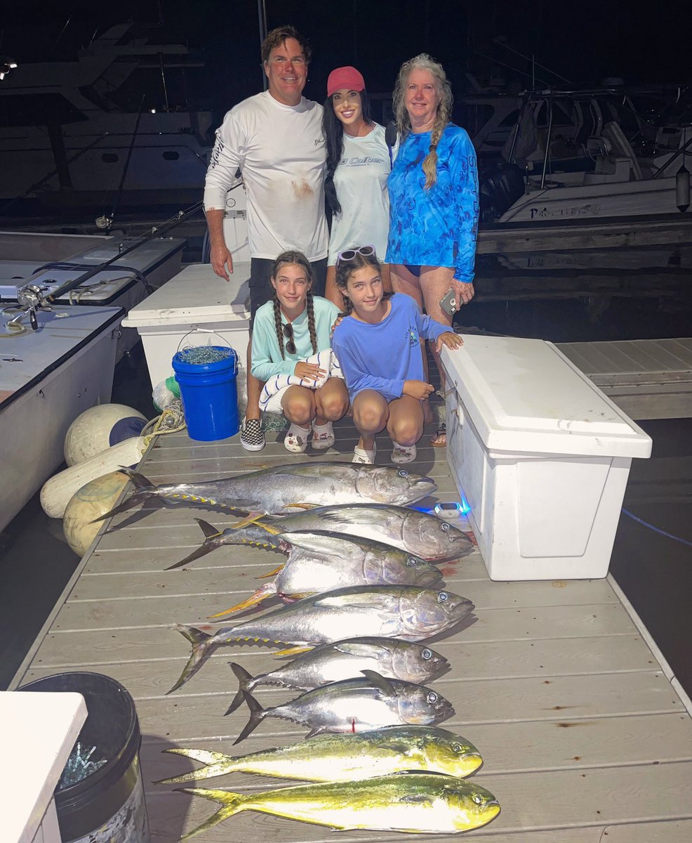 Tracy_Maloney2's tweet photo. Winner winner, tuna and mahi dinner ππ»π£ All that fish and we even paid our taxes! ππ¦ #StThomas #fishing #offshorefishing #captainnathan #doubleheader #charterfishing #stthomasfishing #doubleheadercharters #yellowfintuna #blackfintuna #mahi https://t.co/wIOdEO0w2O