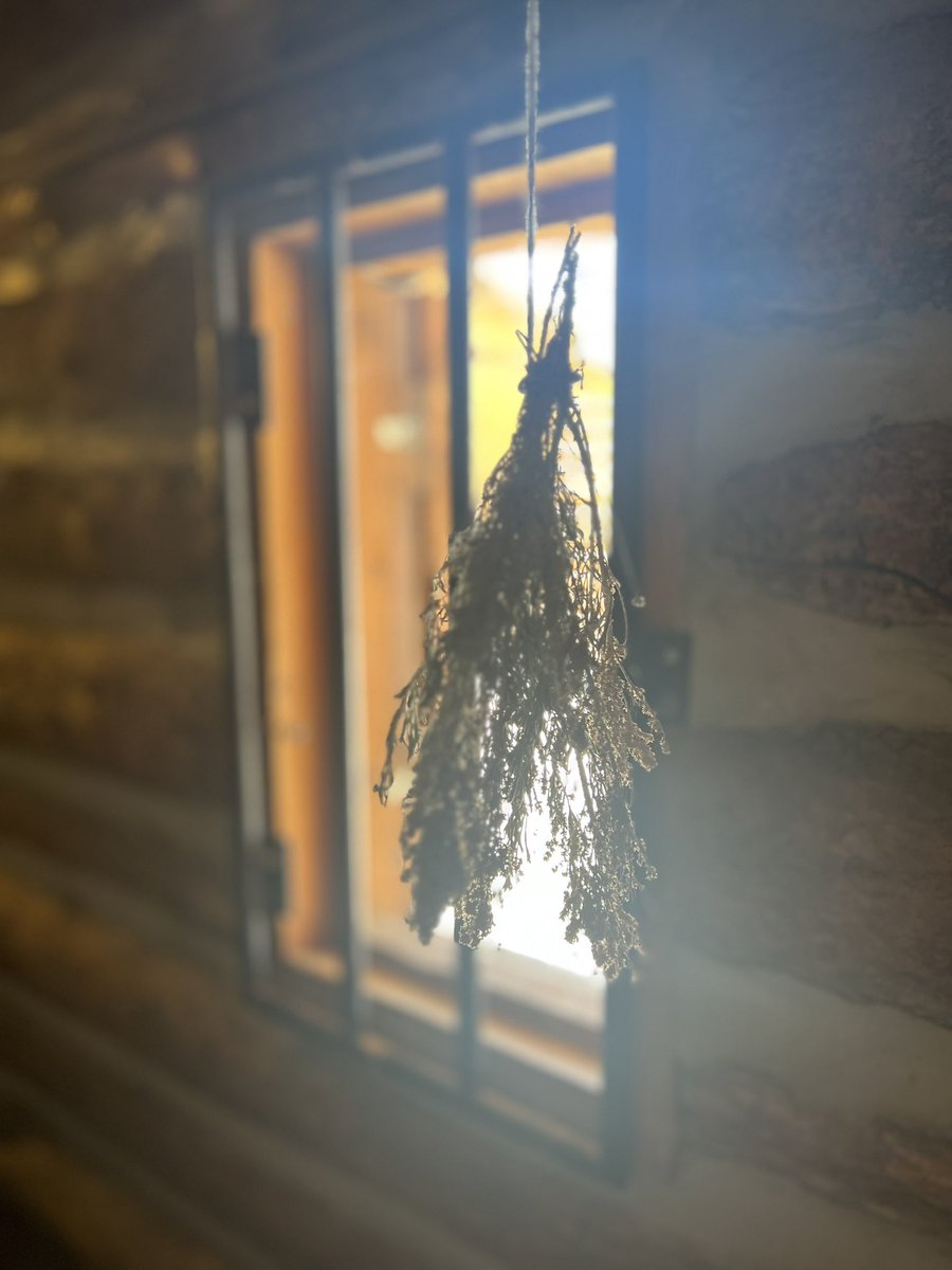 JRho_00's tweet image. #FortHall Built in 1834, Fort Hall served as a trading post on the Snake River in southeastern Idaho. The fort was demolished in 1863, but the current replica stands as a memorial to Fort Hall&apos;s heritage. #idahohistory #southeasternidaho