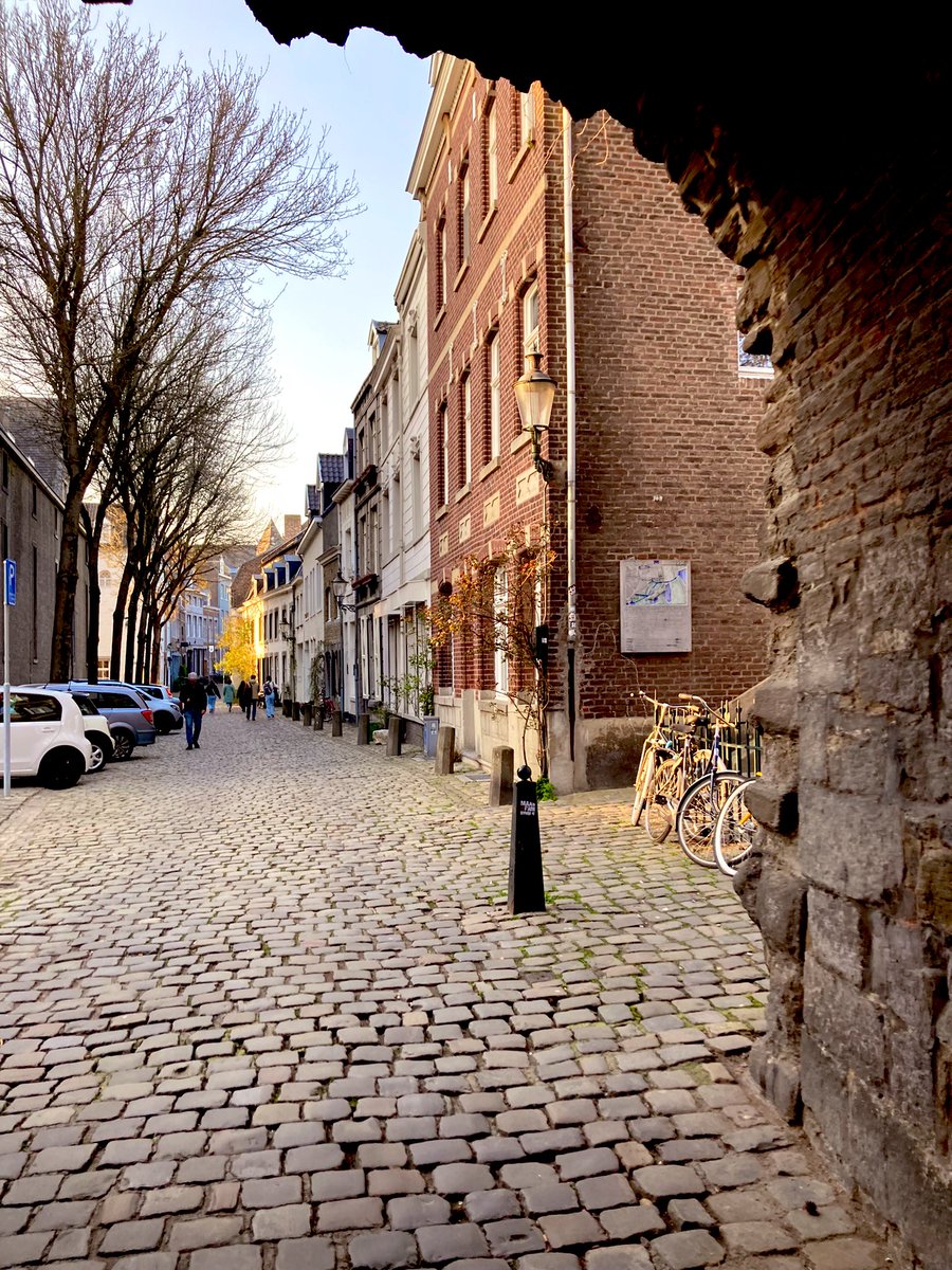 pvcerri's tweet photo. #onepictureaday #travel #umafotoaodia #viagem #Netherlands #Holanda 
Maastricht, The Netherlands https://t.co/RGUIhQASGI